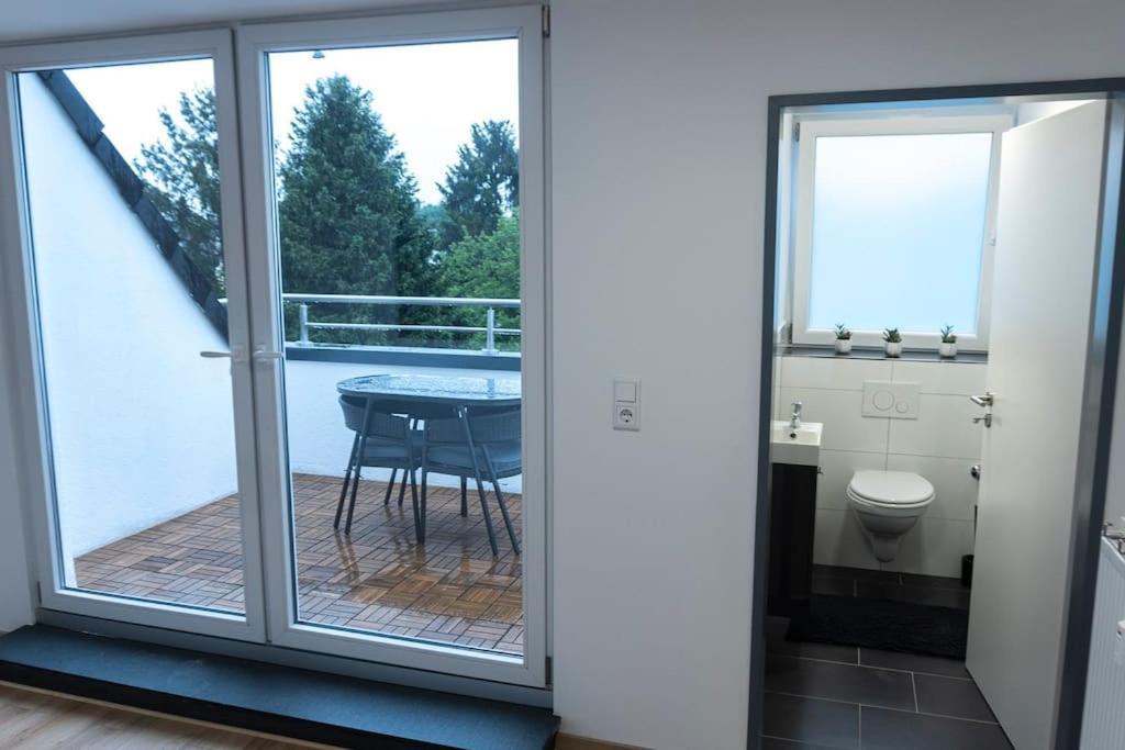 Moderne Ferienwohnung In Gelsenkirchen-Schalke Fuer 1 Bis 7 Personen Mit Terrasse, Ideal Fuer Gruppen & Stadionbesuche Eksteriør billede