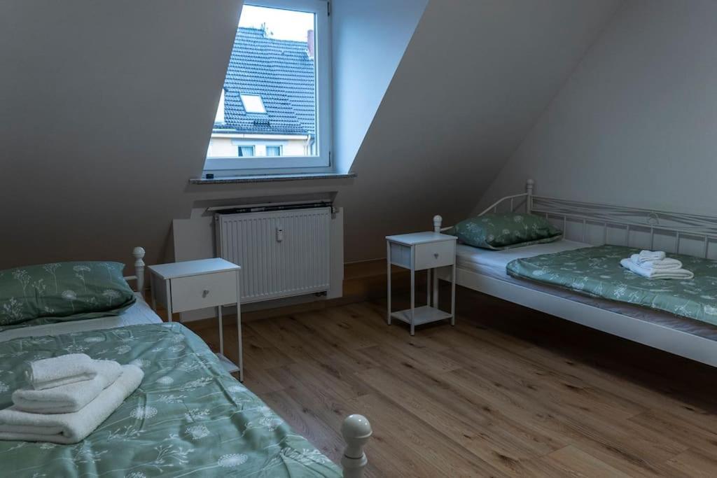 Moderne Ferienwohnung In Gelsenkirchen-Schalke Fuer 1 Bis 7 Personen Mit Terrasse, Ideal Fuer Gruppen & Stadionbesuche Eksteriør billede