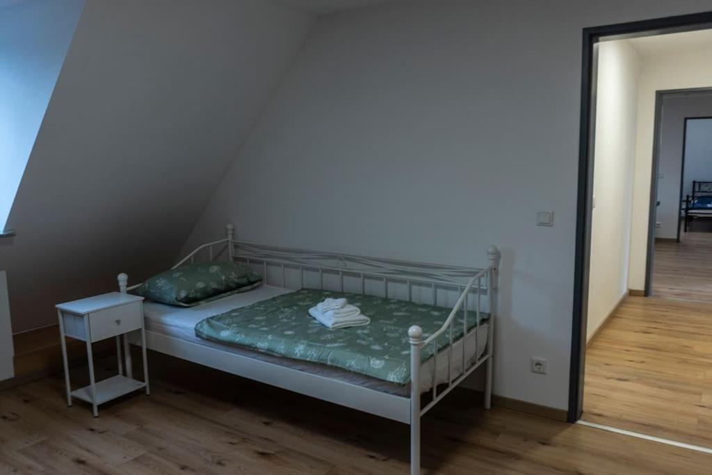 Moderne Ferienwohnung In Gelsenkirchen-Schalke Fuer 1 Bis 7 Personen Mit Terrasse, Ideal Fuer Gruppen & Stadionbesuche Eksteriør billede