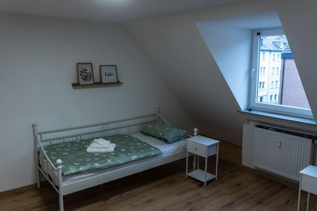 Moderne Ferienwohnung In Gelsenkirchen-Schalke Fuer 1 Bis 7 Personen Mit Terrasse, Ideal Fuer Gruppen & Stadionbesuche Eksteriør billede