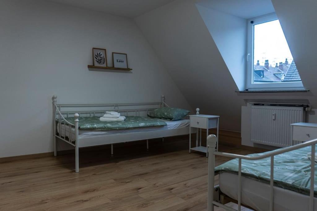 Moderne Ferienwohnung In Gelsenkirchen-Schalke Fuer 1 Bis 7 Personen Mit Terrasse, Ideal Fuer Gruppen & Stadionbesuche Eksteriør billede