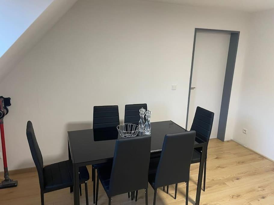 Moderne Ferienwohnung In Gelsenkirchen-Schalke Fuer 1 Bis 7 Personen Mit Terrasse, Ideal Fuer Gruppen & Stadionbesuche Eksteriør billede