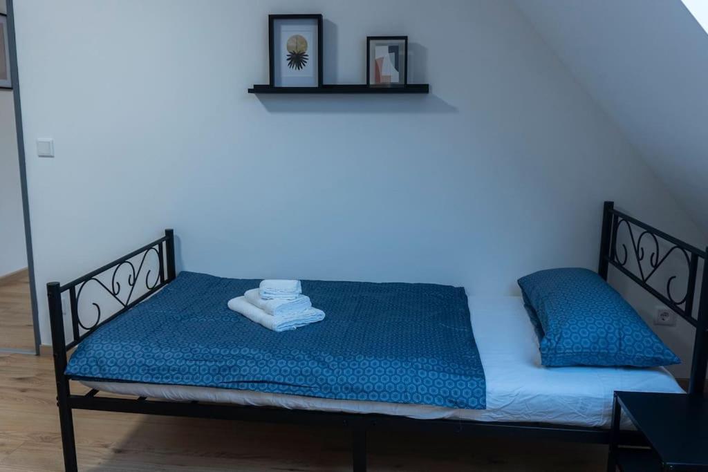 Moderne Ferienwohnung In Gelsenkirchen-Schalke Fuer 1 Bis 7 Personen Mit Terrasse, Ideal Fuer Gruppen & Stadionbesuche Eksteriør billede