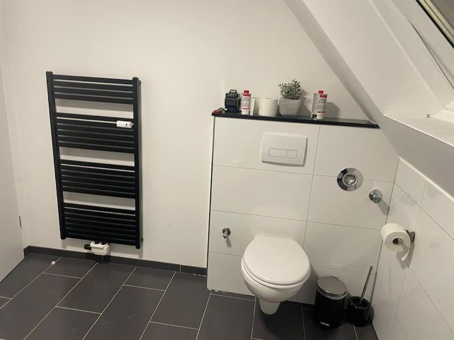 Moderne Ferienwohnung In Gelsenkirchen-Schalke Fuer 1 Bis 7 Personen Mit Terrasse, Ideal Fuer Gruppen & Stadionbesuche Eksteriør billede