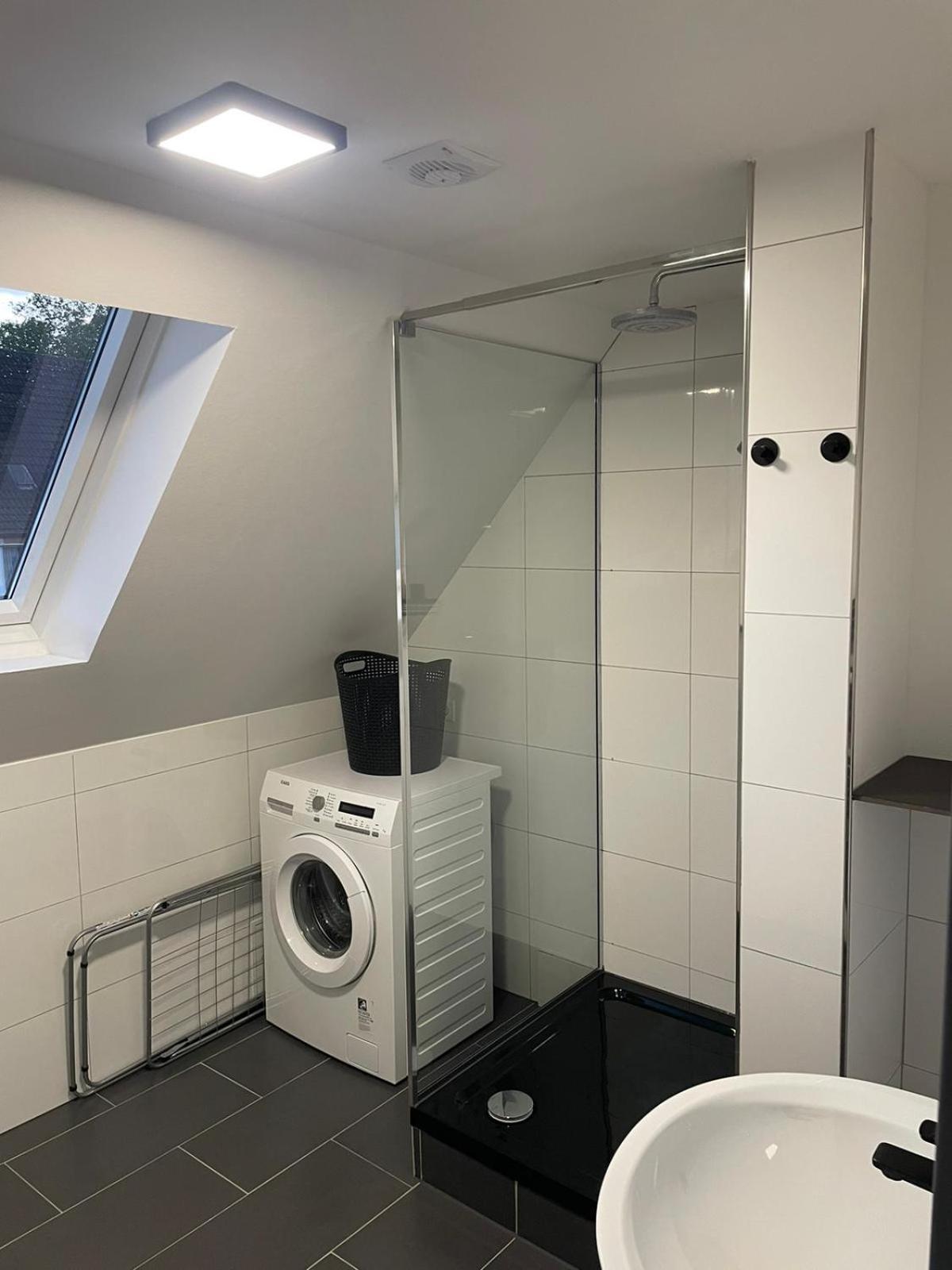 Moderne Ferienwohnung In Gelsenkirchen-Schalke Fuer 1 Bis 7 Personen Mit Terrasse, Ideal Fuer Gruppen & Stadionbesuche Eksteriør billede