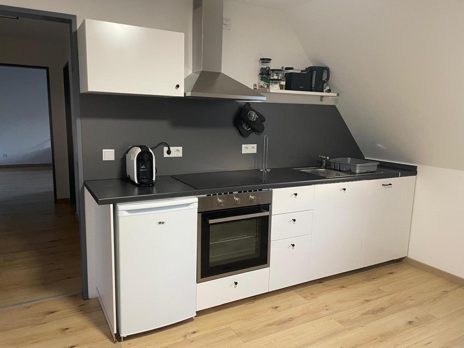 Moderne Ferienwohnung In Gelsenkirchen-Schalke Fuer 1 Bis 7 Personen Mit Terrasse, Ideal Fuer Gruppen & Stadionbesuche Eksteriør billede