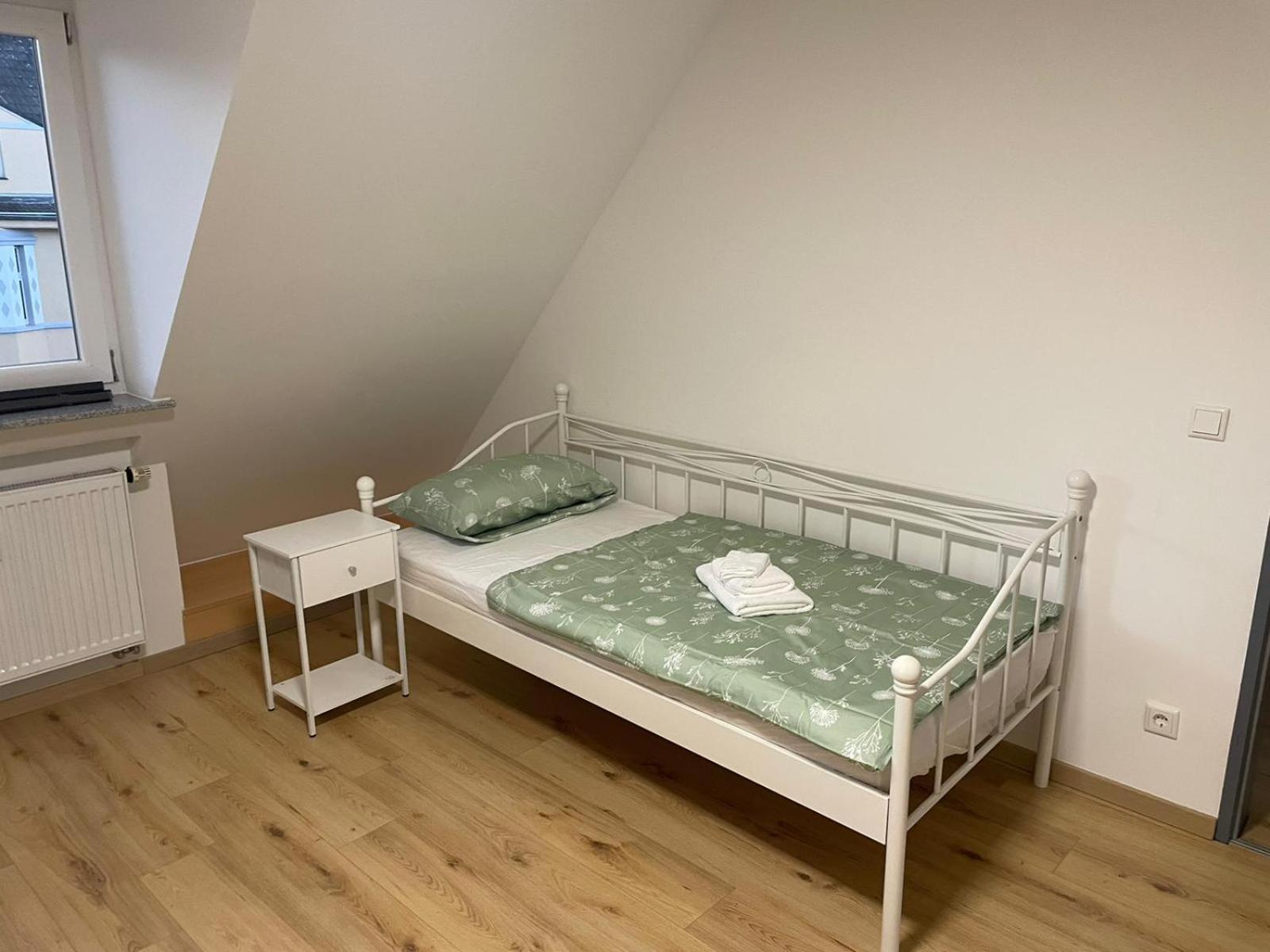 Moderne Ferienwohnung In Gelsenkirchen-Schalke Fuer 1 Bis 7 Personen Mit Terrasse, Ideal Fuer Gruppen & Stadionbesuche Eksteriør billede
