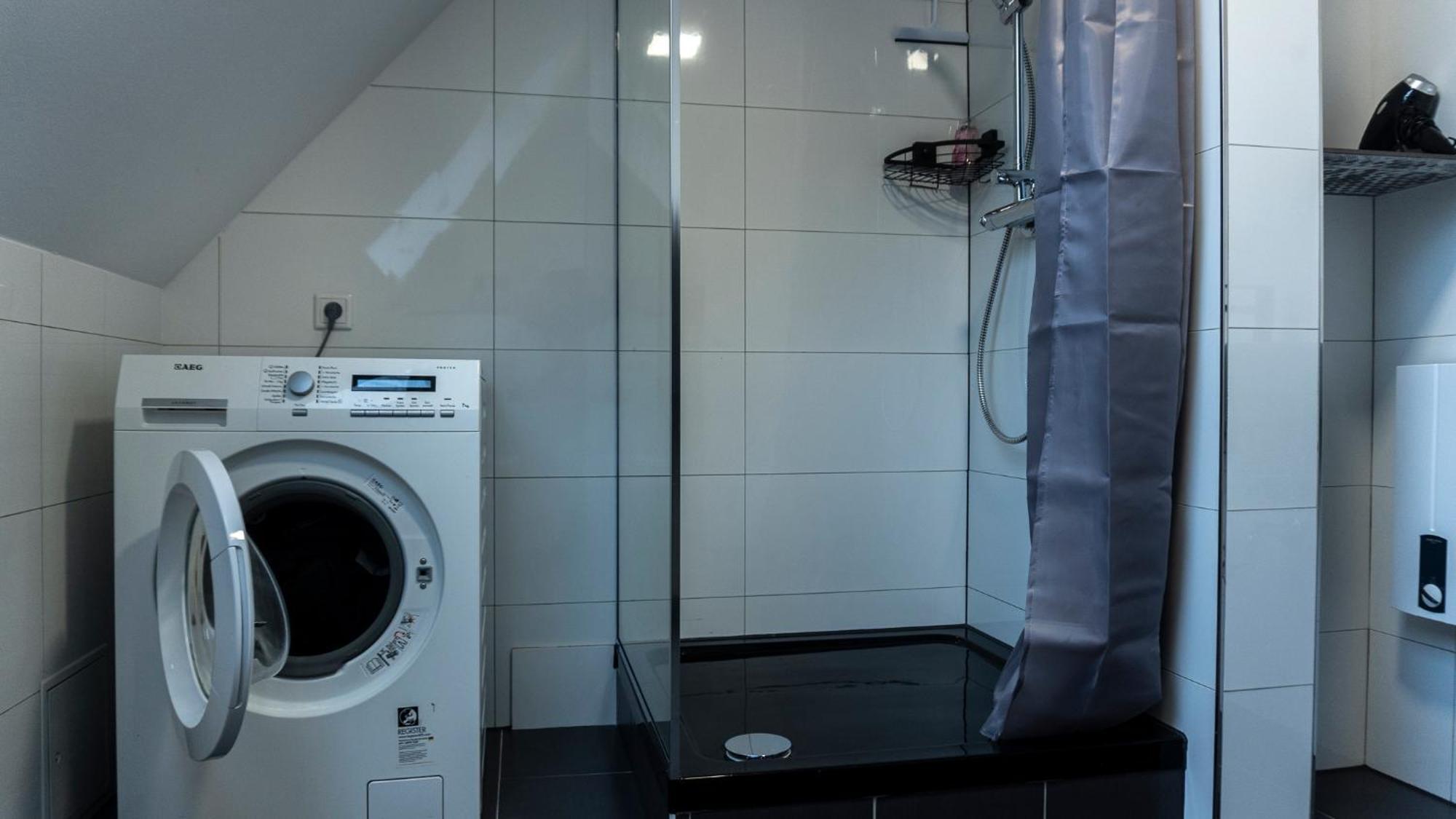 Moderne Ferienwohnung In Gelsenkirchen-Schalke Fuer 1 Bis 7 Personen Mit Terrasse, Ideal Fuer Gruppen & Stadionbesuche Eksteriør billede